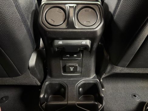 Used 2020 Jeep Wrangler Unlimited Sahara AWD/4WD image 29