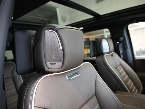 New 2026 GMC Yukon XL Denali Ultimate w/ LPO, Floor Liner Package AWD/4WD image 19