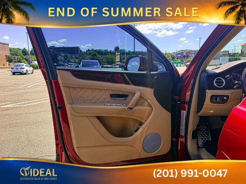 Used 2017 Bentley Bentayga AWD/4WD image 12