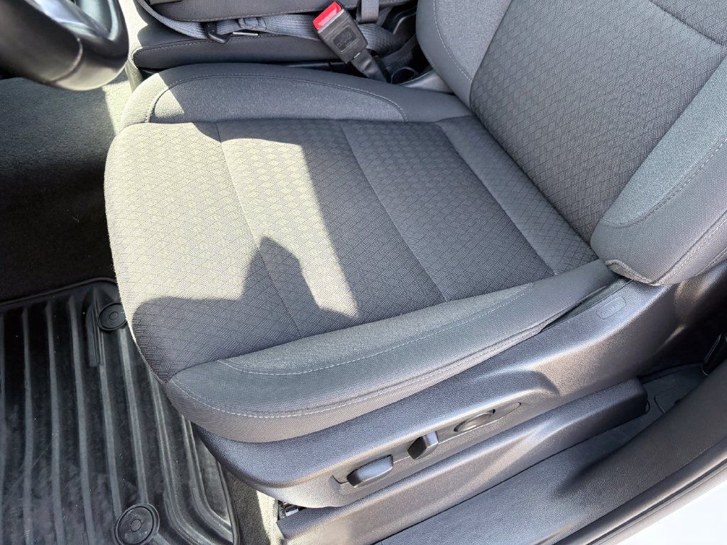 Used 2025 Chevrolet Silverado 1500 LT RWD image 10