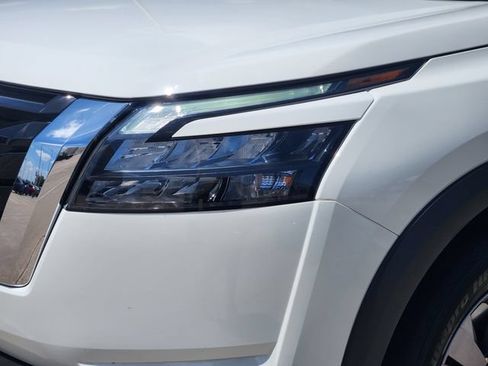 Used 2025 Nissan Pathfinder S AWD/4WD image 9