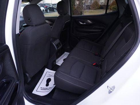 Used 2023 GMC Terrain SLE w/ Driver Convenience Package image 8