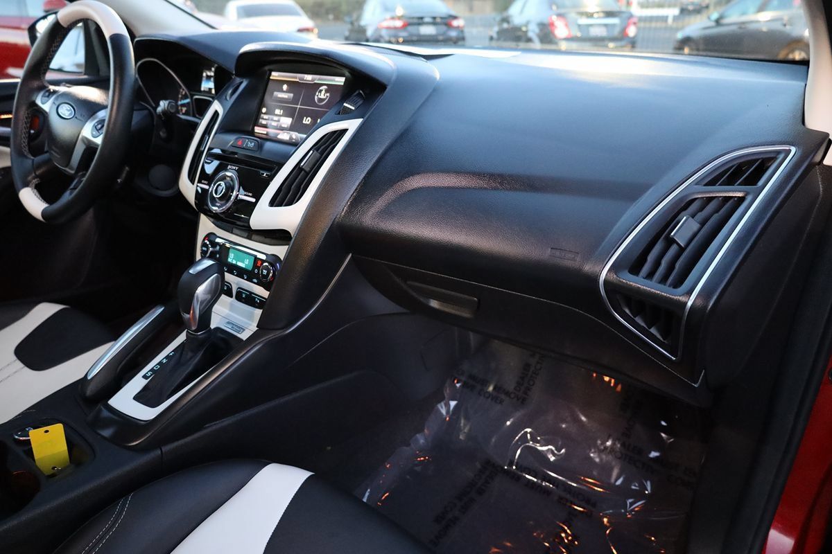 Used 2012 Ford Focus Titanium FWD image 15