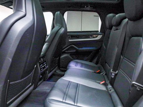 Used 2025 Porsche Cayenne S image 23