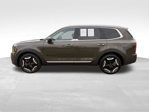 Used 2025 Kia Telluride S FWD image 3