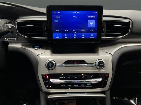 Used 2023 Ford Explorer XLT image 9