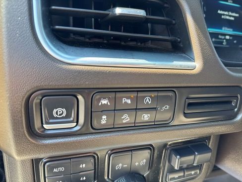 Used 2022 Chevrolet Suburban Z71 w/ Z71 Off-Road Package image 14