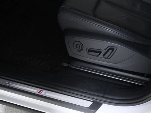 Used 2025 Audi Q3 2.0T Premium w/ Convenience Package image 21