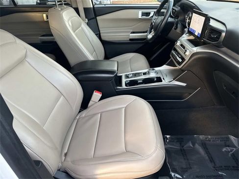 Used 2022 Ford Explorer XLT w/ Equipment Group 202A image 26