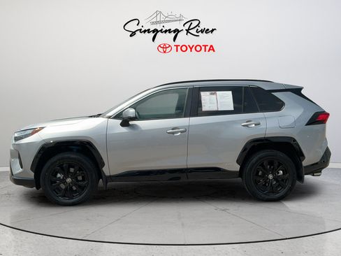 Used 2022 Toyota RAV4 SE w/ SE Grade Weather Package AWD/4WD image 4