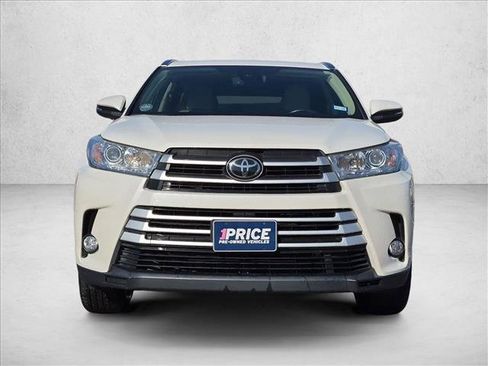 Used 2018 Toyota Highlander XLE AWD/4WD image 2