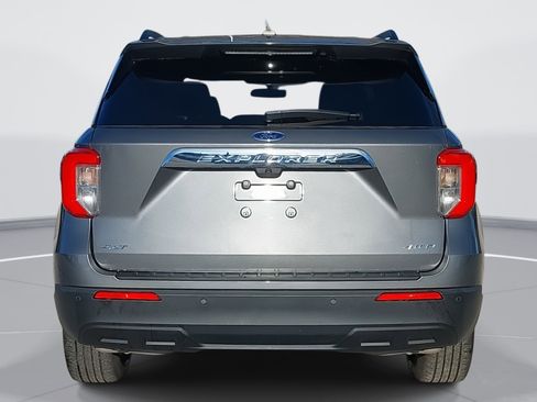 Used 2023 Ford Explorer XLT image 6