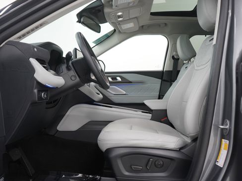 Used 2025 Ford Explorer Platinum w/ LUX Leather Package image 24