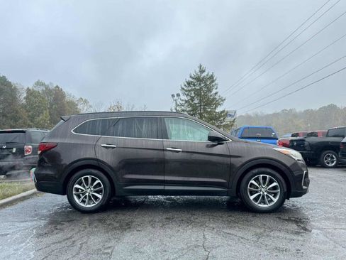 Used 2017 Hyundai Santa Fe SE image 4