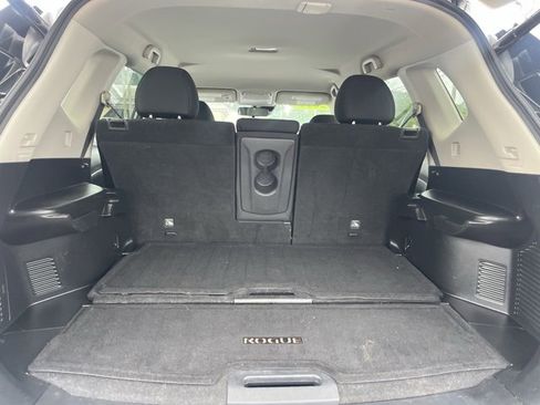 Used 2019 Nissan Rogue SV image 17
