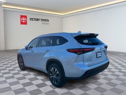 Used 2023 Toyota Highlander XLE image 8