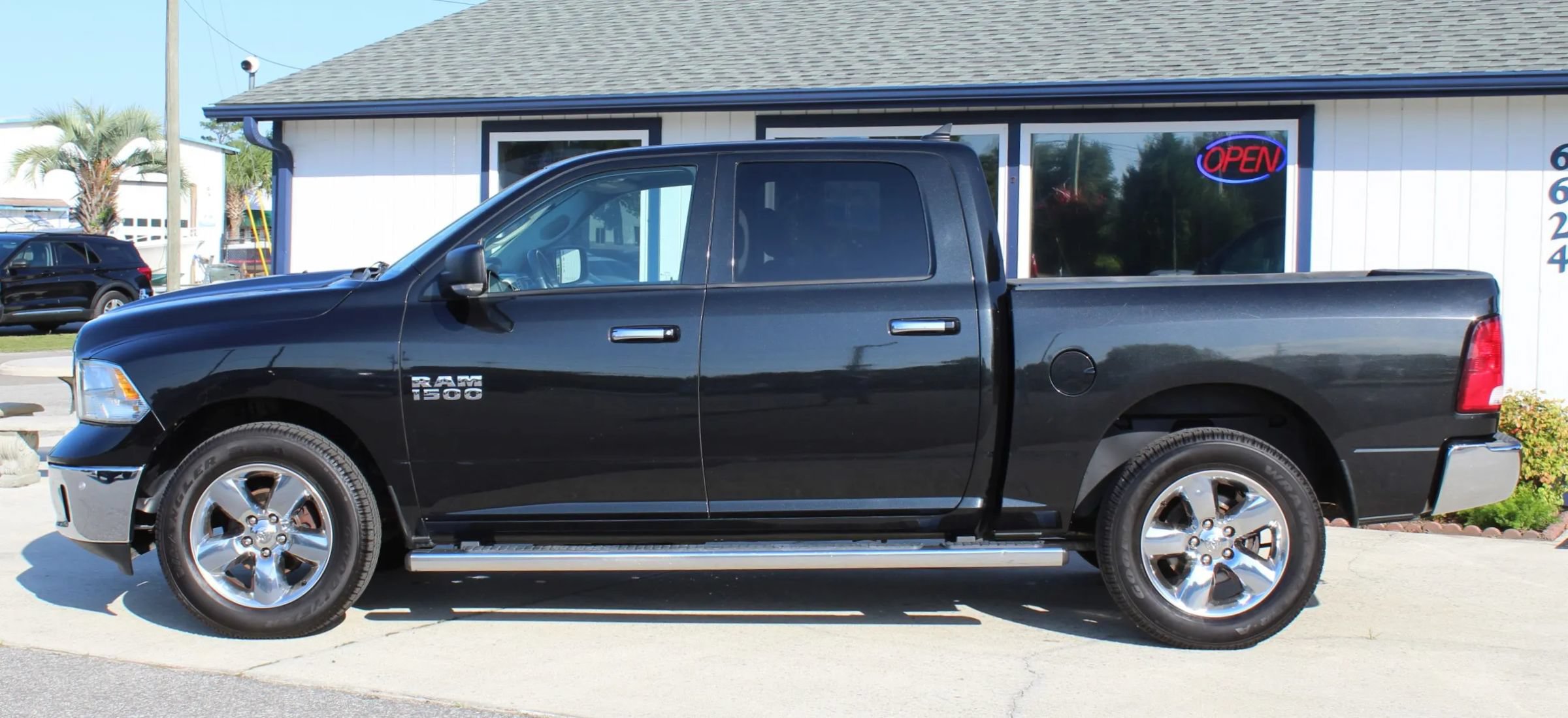 Used 2017 RAM 1500 Big Horn AWD/4WD image 2