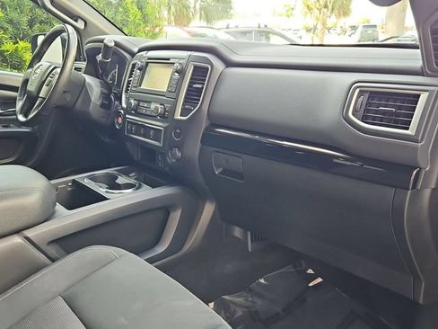 Used 2018 Nissan Titan SV w/ SV Convenience Package RWD image 29