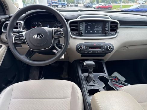 Used 2019 Kia Sorento AWD V6 image 7