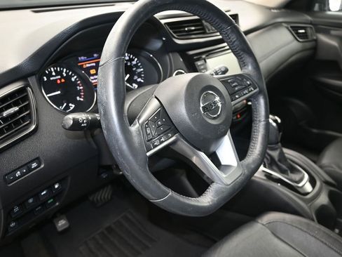 Used 2018 Nissan Rogue SL FWD image 12