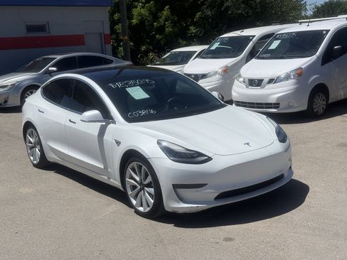 Used 2020 Tesla Model 3 Standard Range Plus RWD image 2