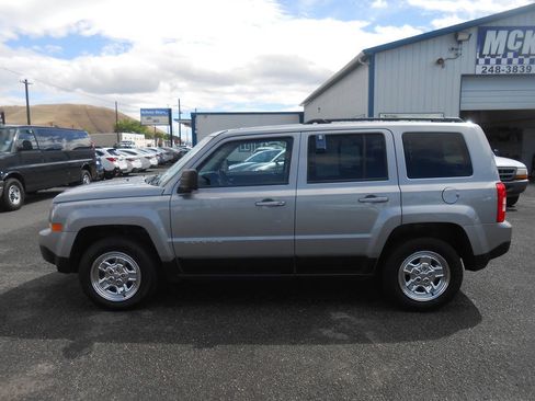 Used 2016 Jeep Patriot Sport w/ Power Value Group AWD/4WD image 6