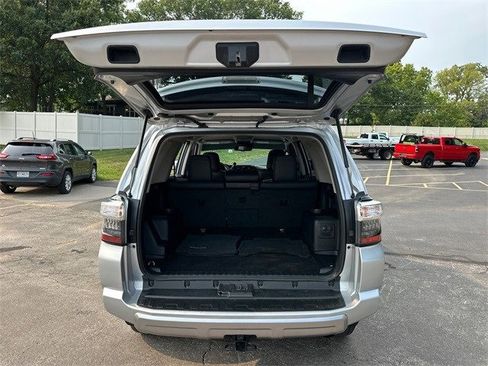 Used 2024 Toyota 4Runner TRD Off-Road Premium image 9