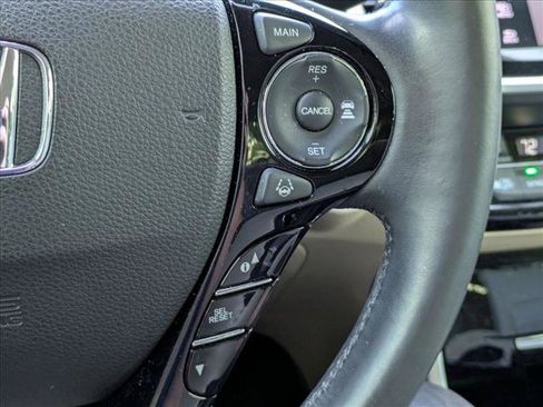 Used 2017 Honda Accord Touring image 6
