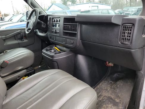 Used 2017 GMC Savana 3500 LS RWD image 6