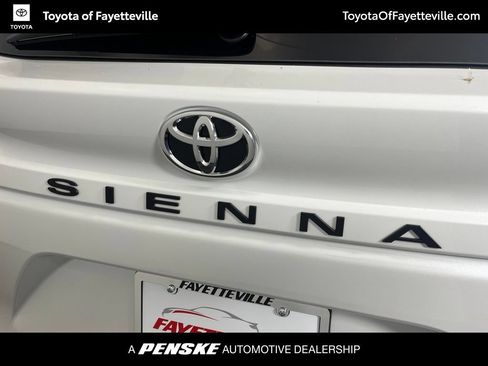 Used 2026 Toyota Sienna XLE FWD image 21