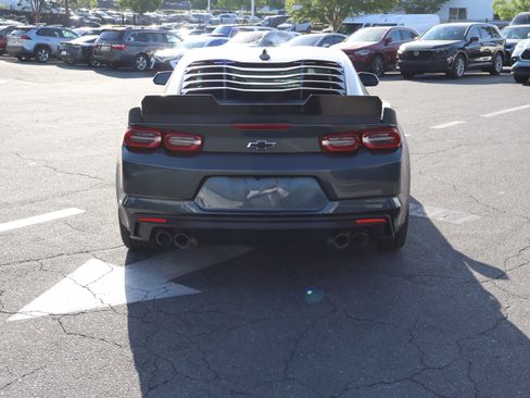 Used 2021 Chevrolet Camaro LT w/ Technology Package image 9