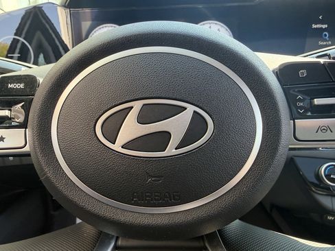 Certified 2025 Hyundai Elantra SEL FWD image 29