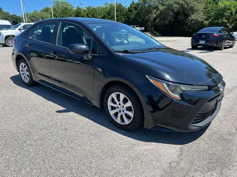 Used 2023 Toyota Corolla LE FWD image 3