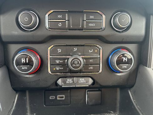 Used 2023 Chevrolet Suburban LS image 19