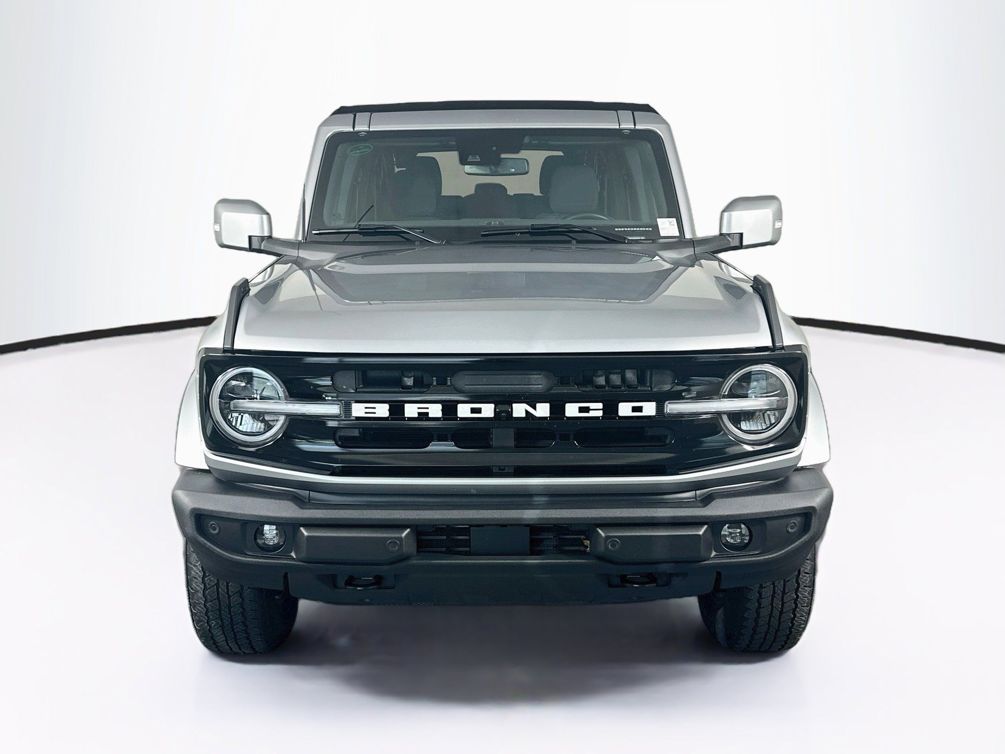 Used 2023 Ford Bronco Outer Banks AWD/4WD image 2
