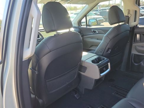 New 2026 Kia Carnival EX image 17