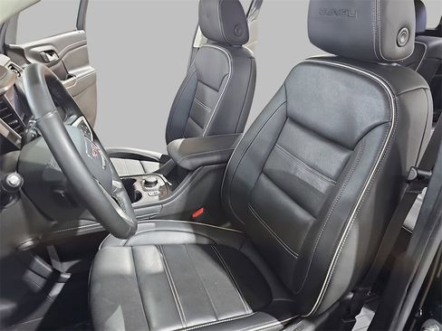 Used 2023 GMC Acadia Denali w/ Black Diamond Edition image 17