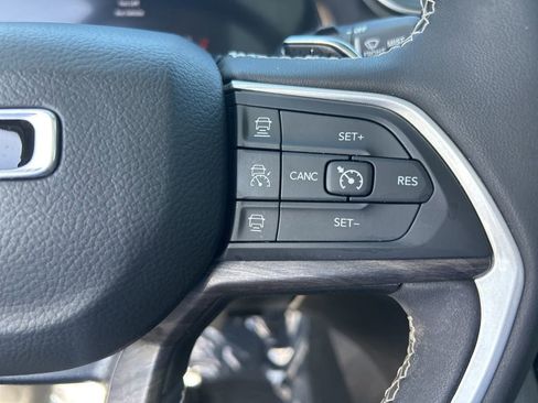 Used 2023 Jeep Grand Cherokee Limited w/ Luxury Tech Group II image 48