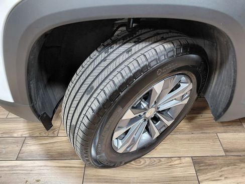 Used 2026 Chevrolet Equinox LT AWD/4WD image 19