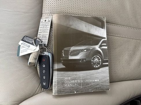 Used 2013 Lincoln MKX AWD image 25