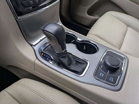 Used 2020 Jeep Grand Cherokee Limited AWD/4WD image 12