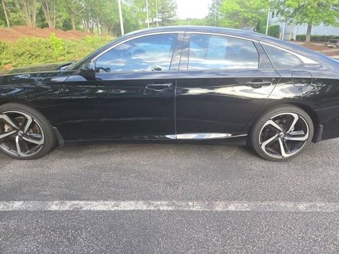 Used 2022 Honda Accord Sport image 2