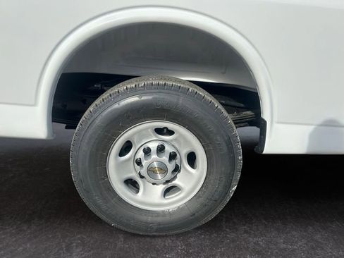 New 2025 Chevrolet Express 2500 Work Van w/ Driver Convenience Package image 24