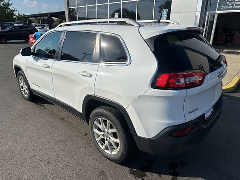Used 2017 Jeep Cherokee Latitude w/ Cold Weather Group image 5