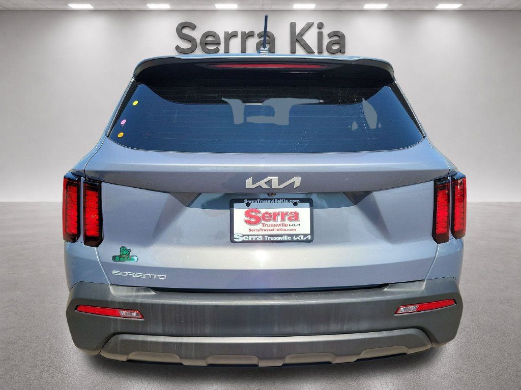Used 2023 Kia Sorento LX FWD image 5