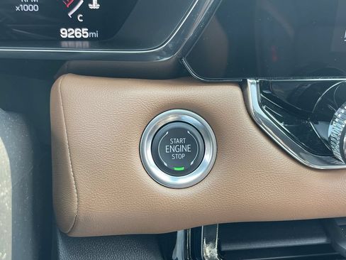Certified 2025 GMC Canyon AT4 w/ Nightfall Edition AWD/4WD image 17