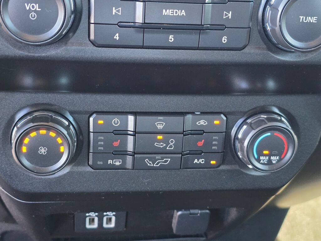 Used 2019 Ford F150 XLT w/ Equipment Group 302A Luxury AWD/4WD image 29