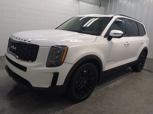 Used 2022 Kia Telluride EX w/ EX Premium Package AWD/4WD image 2