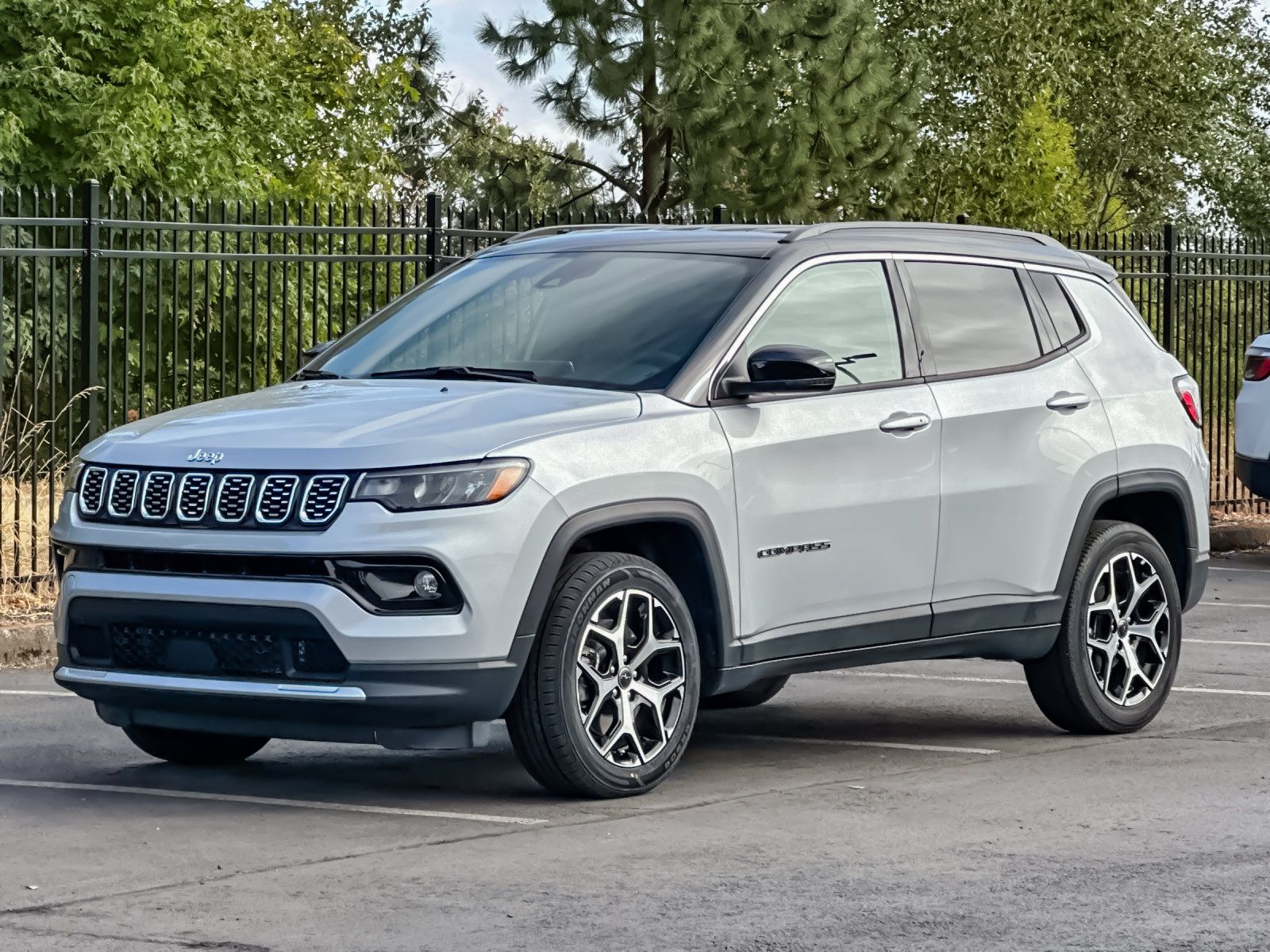 Used 2025 Jeep Compass Limited AWD/4WD image 7