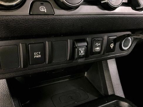 Used 2019 Toyota Tacoma SR image 32